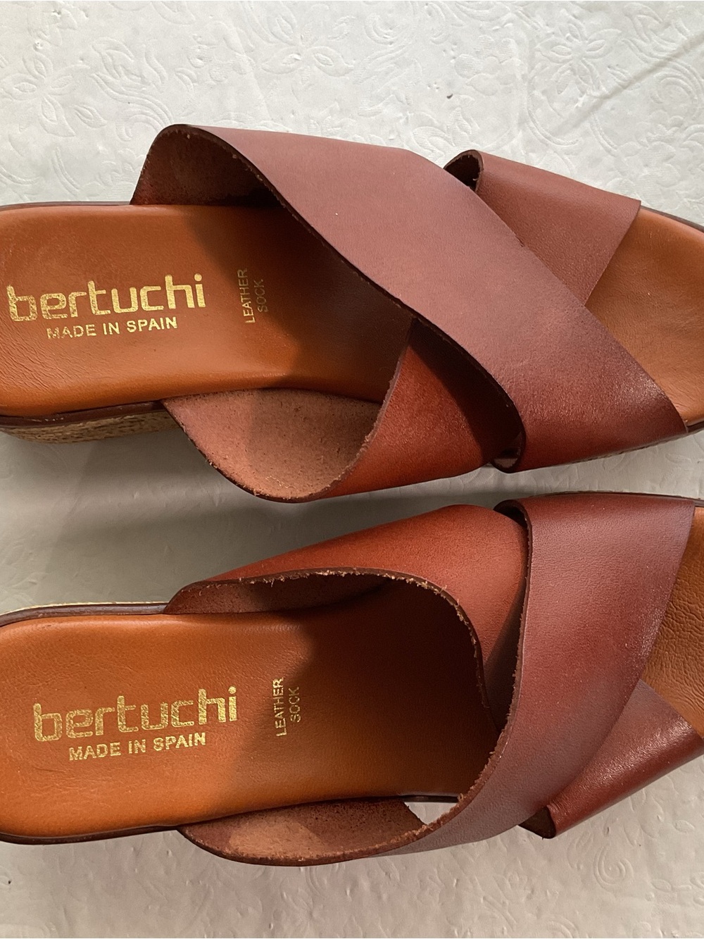 Betuchi Crossband Women’s Brown Wedge Sandals. Size 39 - Picture 6 of 7